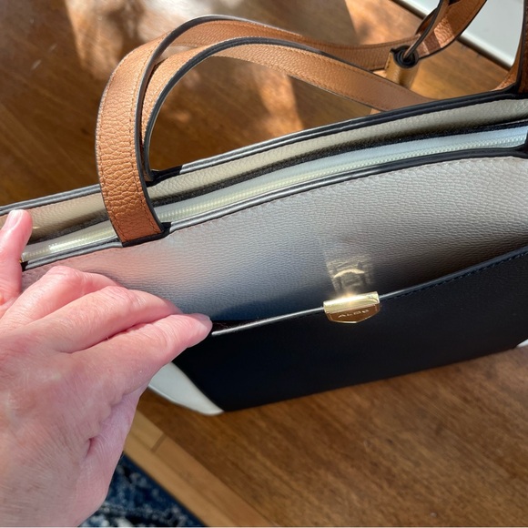 Gorgeous Aldo Tri-Color Large Tote Bag - Picture 5 of 12